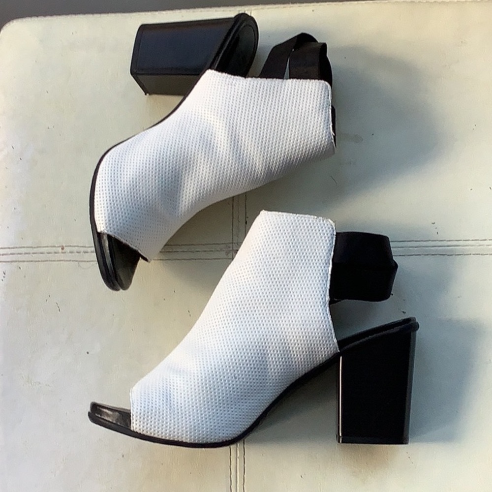 NWT Kenneth Cole white sandal